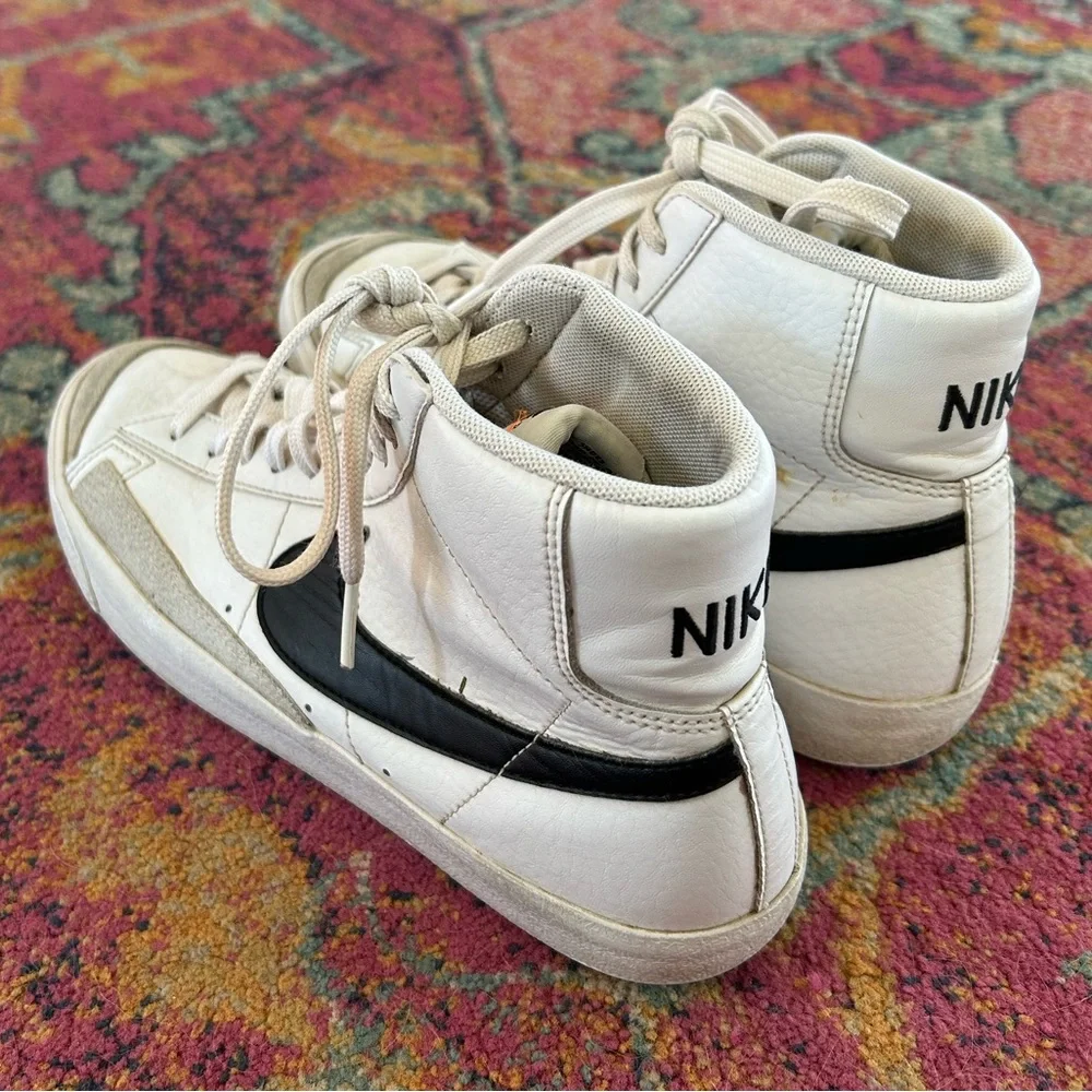 Nike | Kids White/Black Blazer ‘77 Mid High-Tops Lace Up‎ Sneakers Youth Size 7